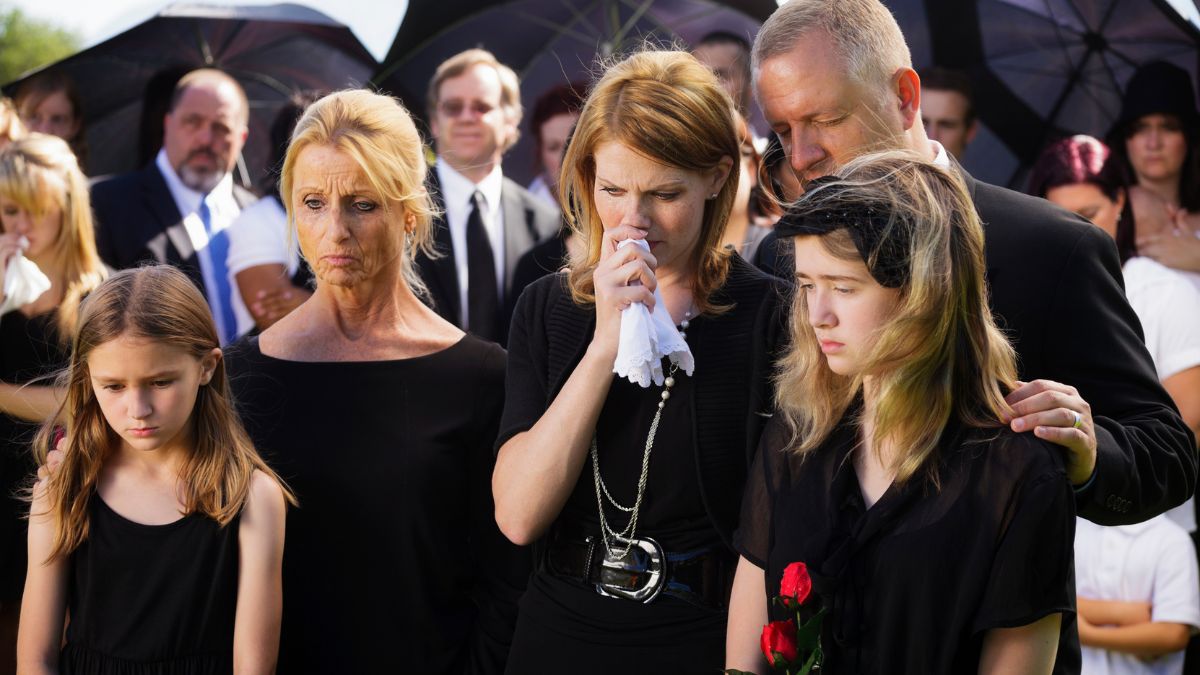 Horrible Things People Do at Funerals That Cause Permanent Family Rifts