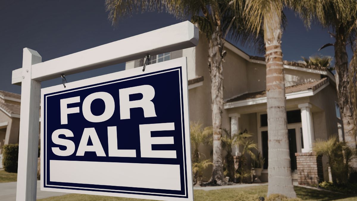 Signs Your Neighborhood Is Declining and Your Home Value Is at Risk