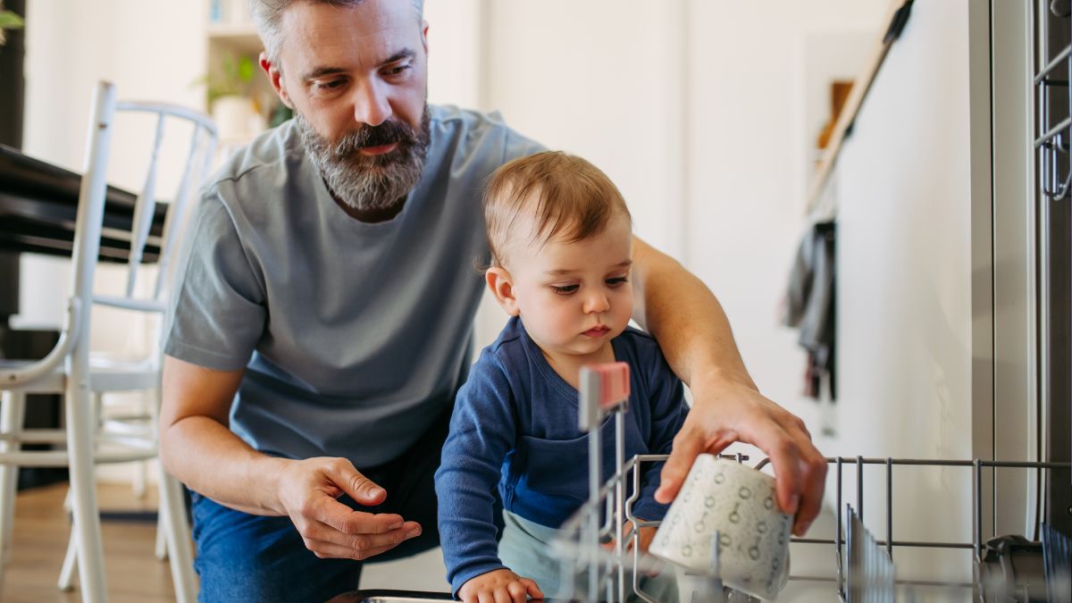 Signs Your Partner Is Using “Weaponized Incompetence” to Avoid Chores