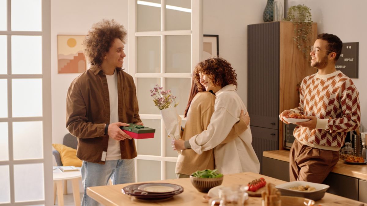 40 Things You Should Never Do at a Housewarming Party