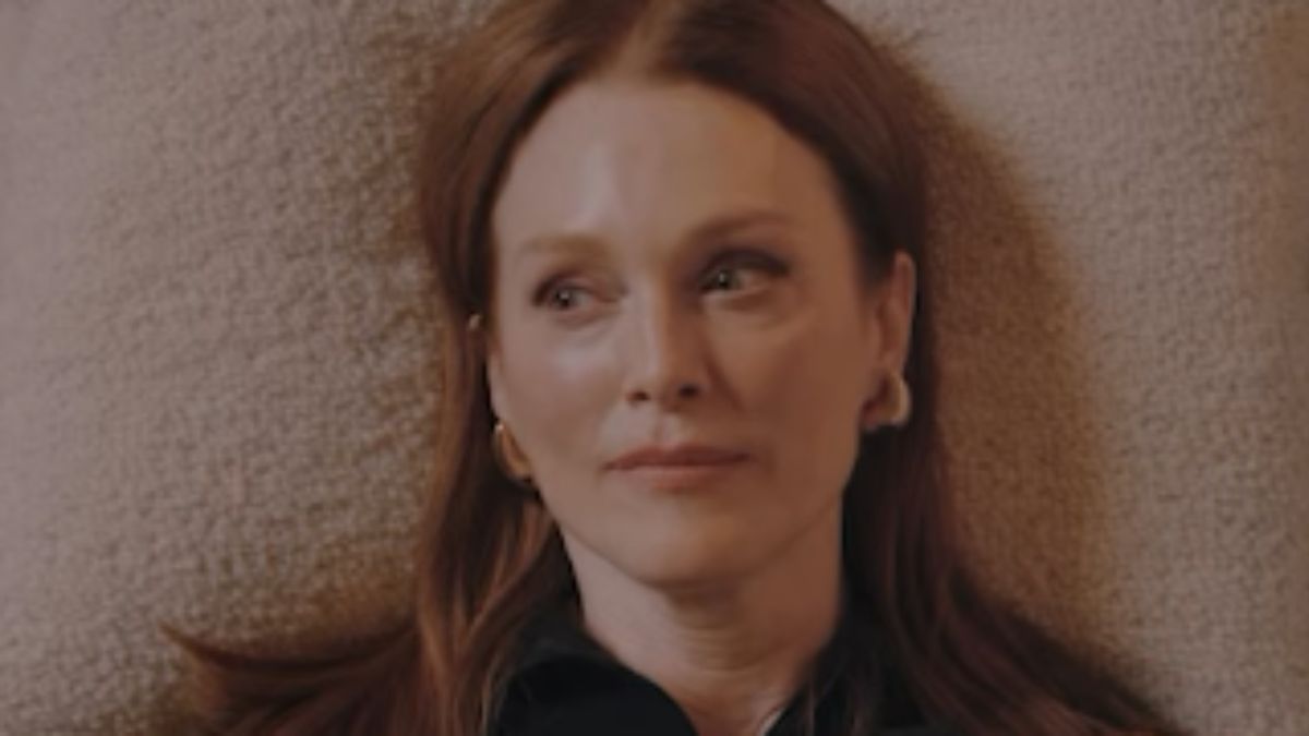 Julianne Moore’s Woven Leather Tote Is the Ultimate Quiet-Luxury Carryall You Can Actually Afford