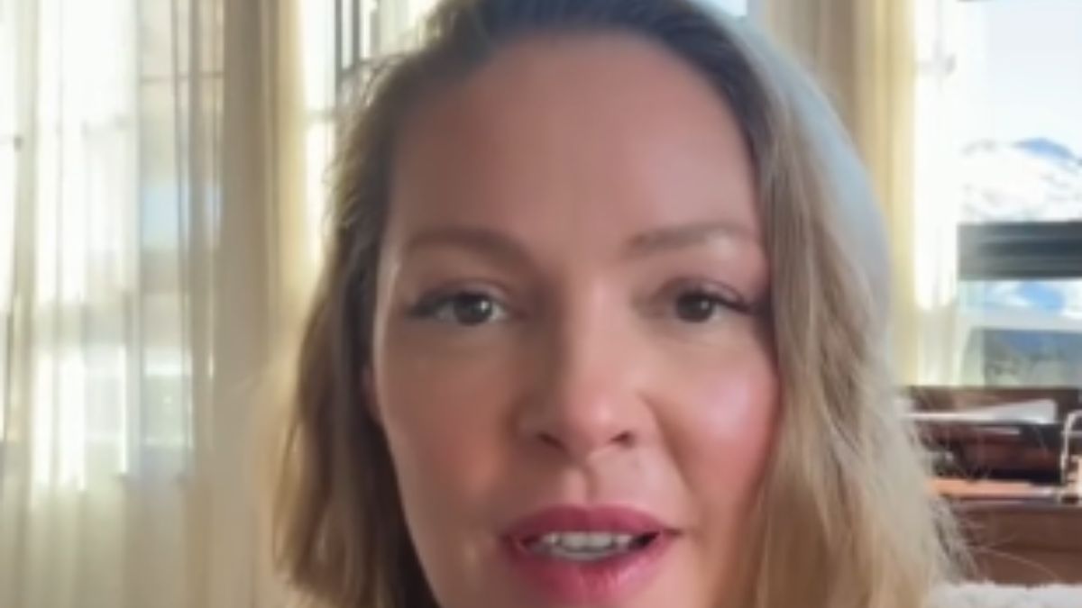 Katherine Heigl’s Vibrant Patterned Dress Is The Perfect Spring Gala Statement at 47