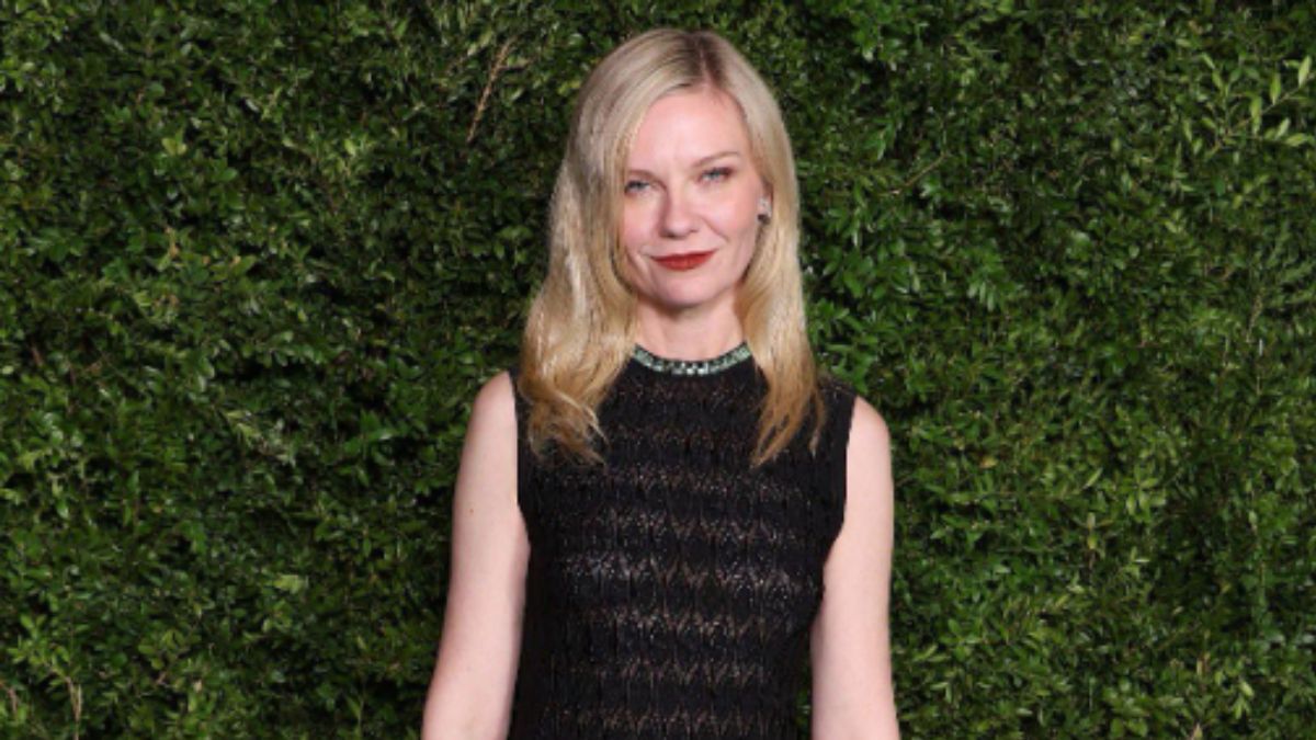 Kate Hudson’s Bold Leather Corset And Flowing White Pleated Skirt Is BAFTAs Night Perfection