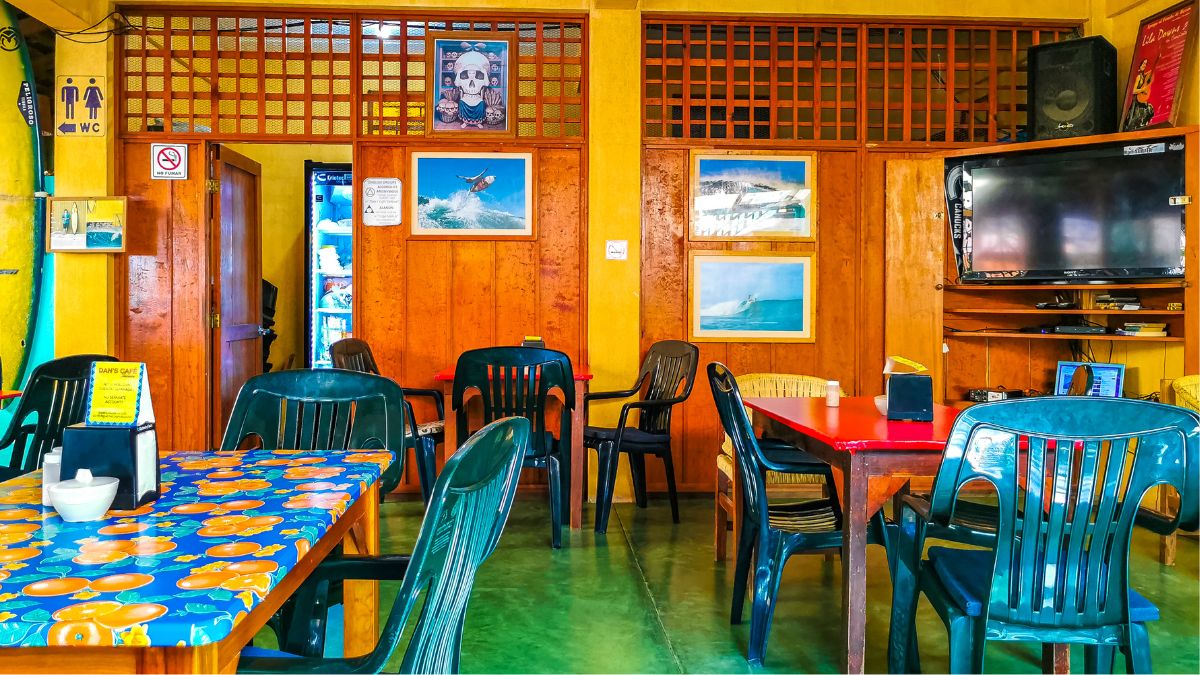 Subtle Signs a Local Restaurant Is Actually a Tourist Trap