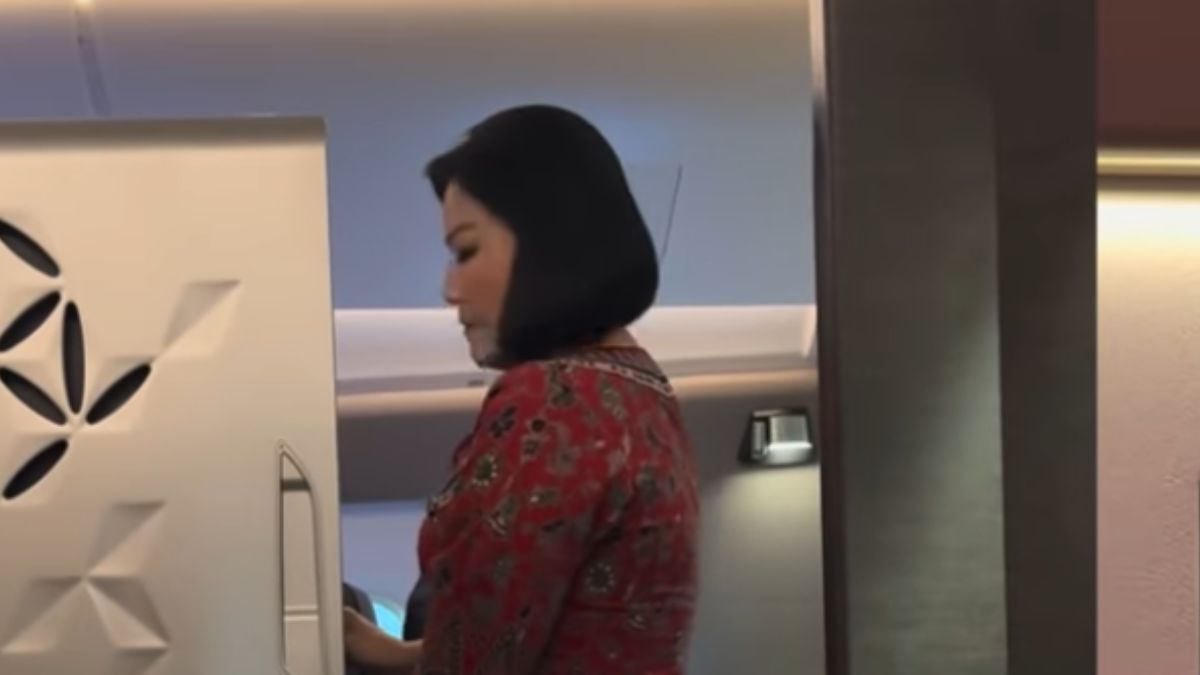 A YouTuber Flew Singapore Airlines First Class for $13,000 and Here Is What He Found