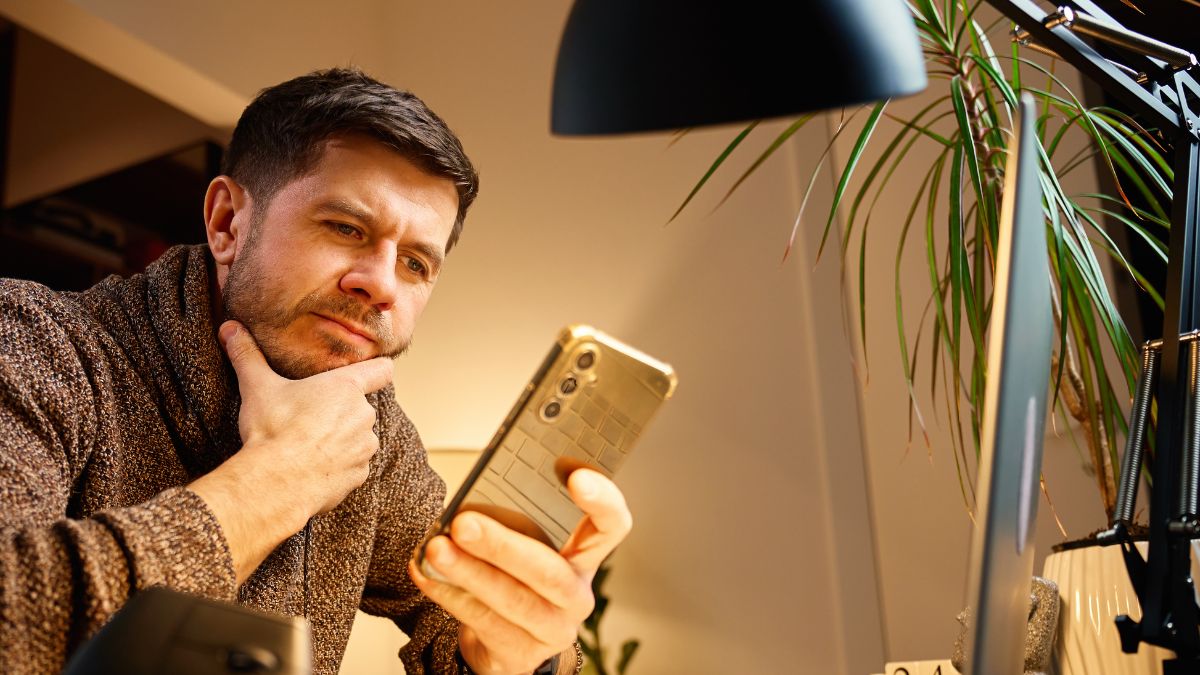 A Guy Canceled a First Date Because of a Text He Got an Hour Before and the Internet Is Divided