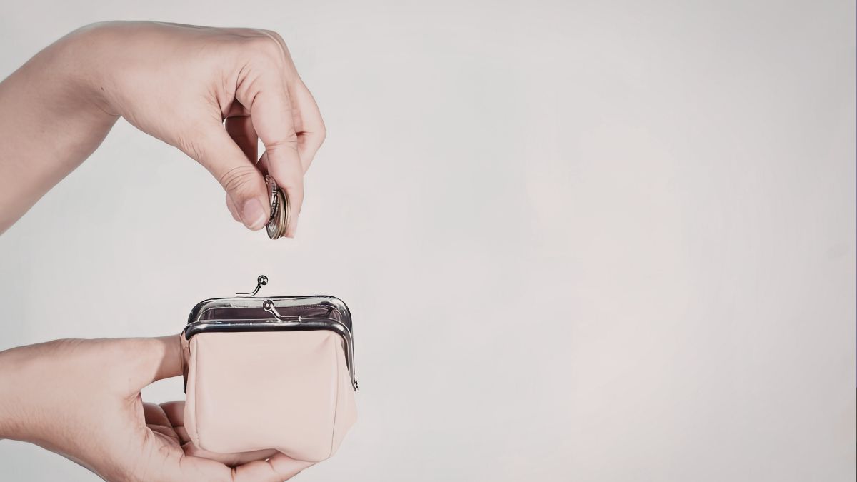 40 Habits That Are Keeping You in the “Middle Class” Trap