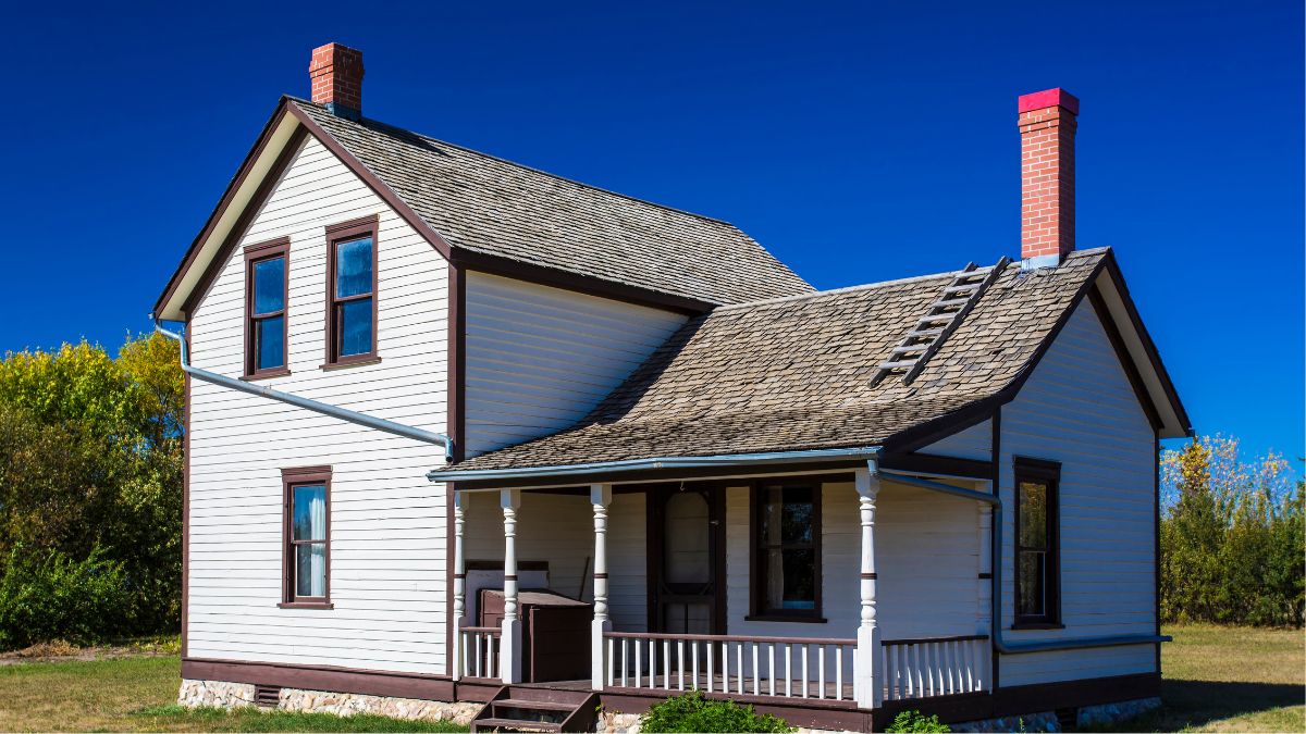 Things You Should Know Before Buying a House Built in the 1990s