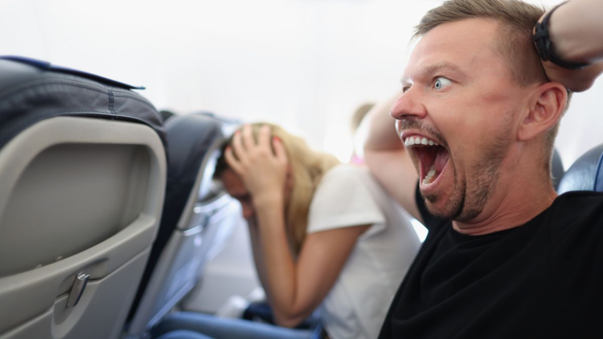 A Man Claims He Listened to the Pilots Talking in the Cockpit for an Entire Flight: “Is That Normal?”