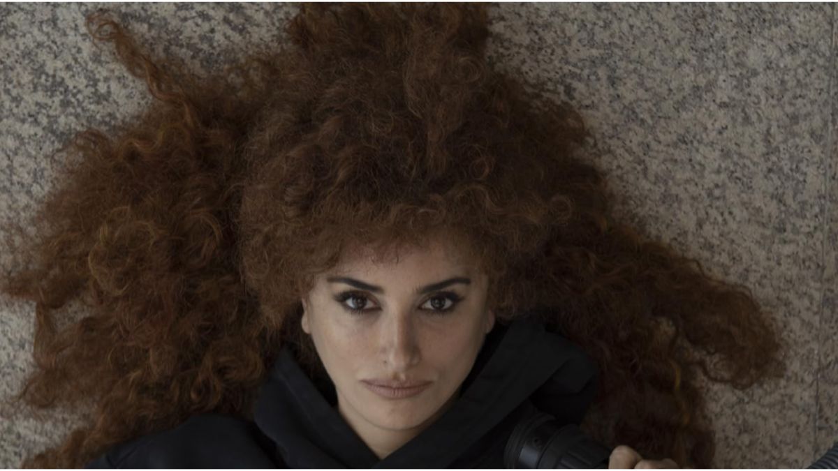 Penélope Cruz’s Classic Black Jacquemus Dress Is the Perfect Twist on Timeless Eveningwear