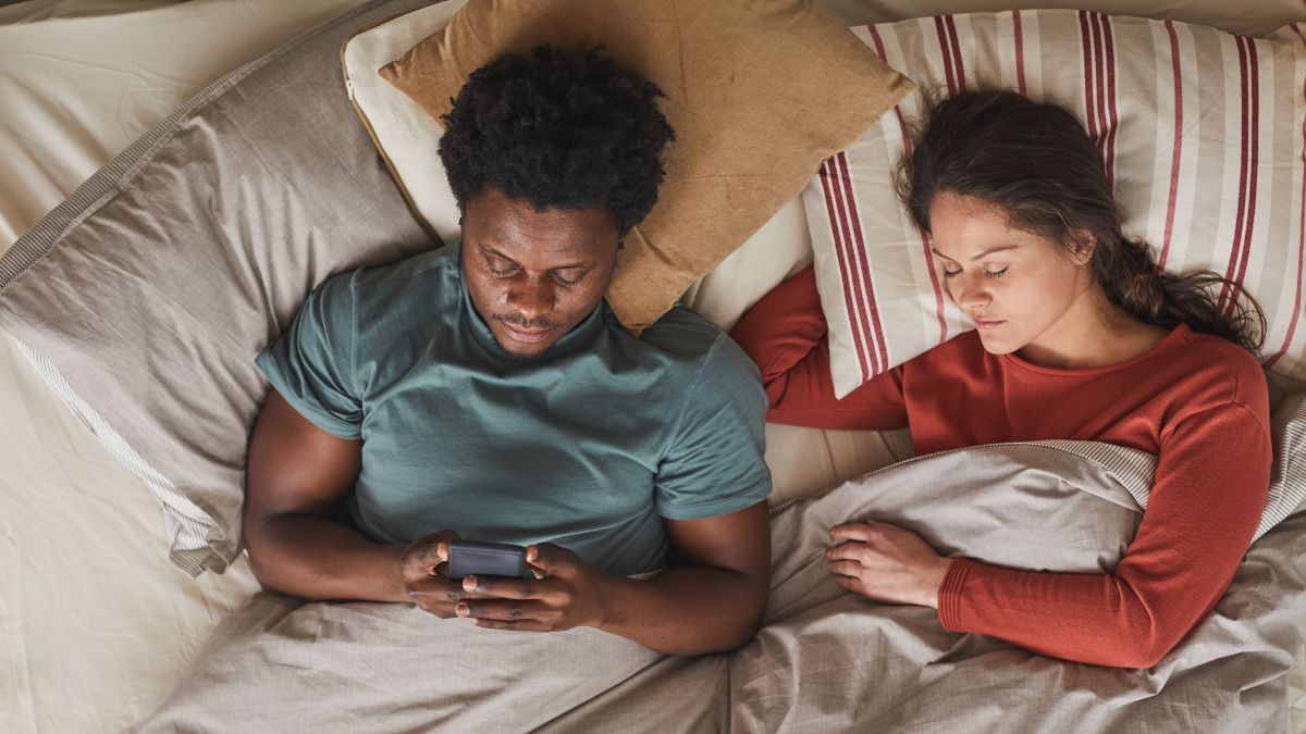 Why You Should Stop Taking Your Phone Into the Bedroom at Night