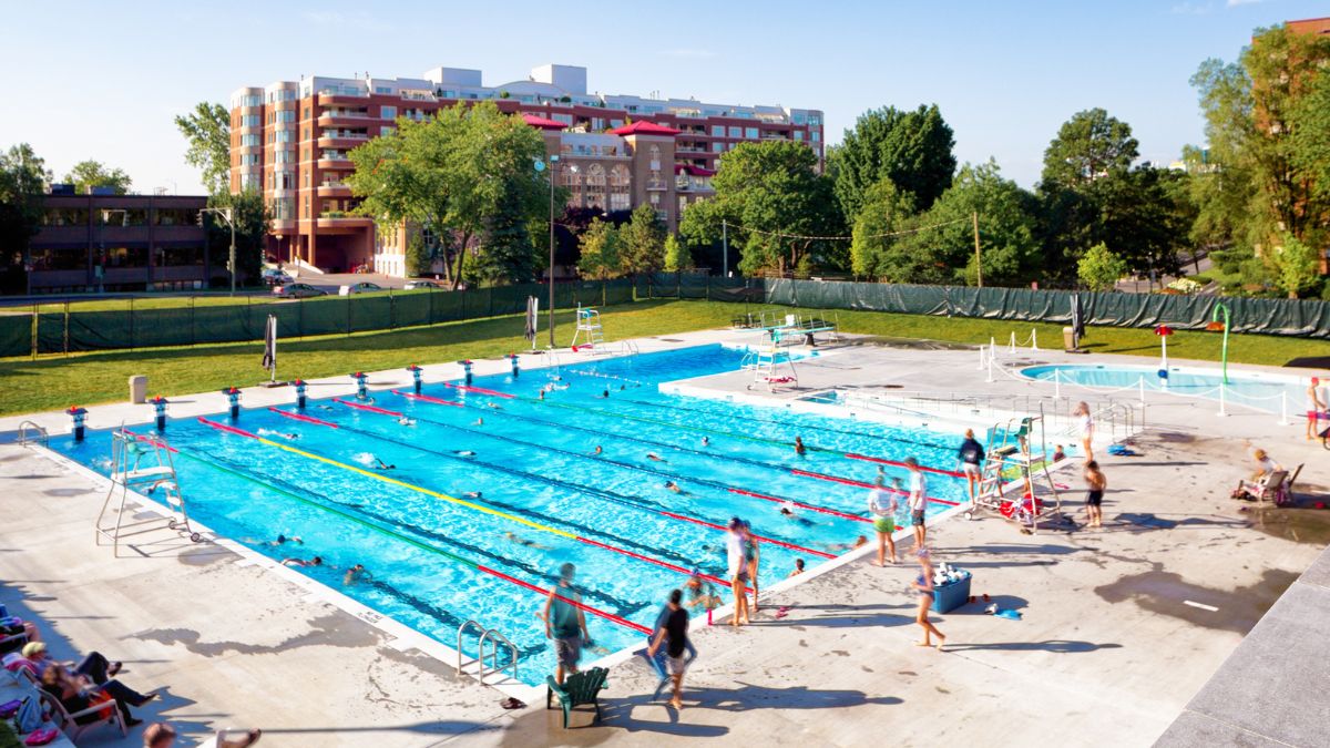 25 Things You Should Never Do at a Public Swimming Pool