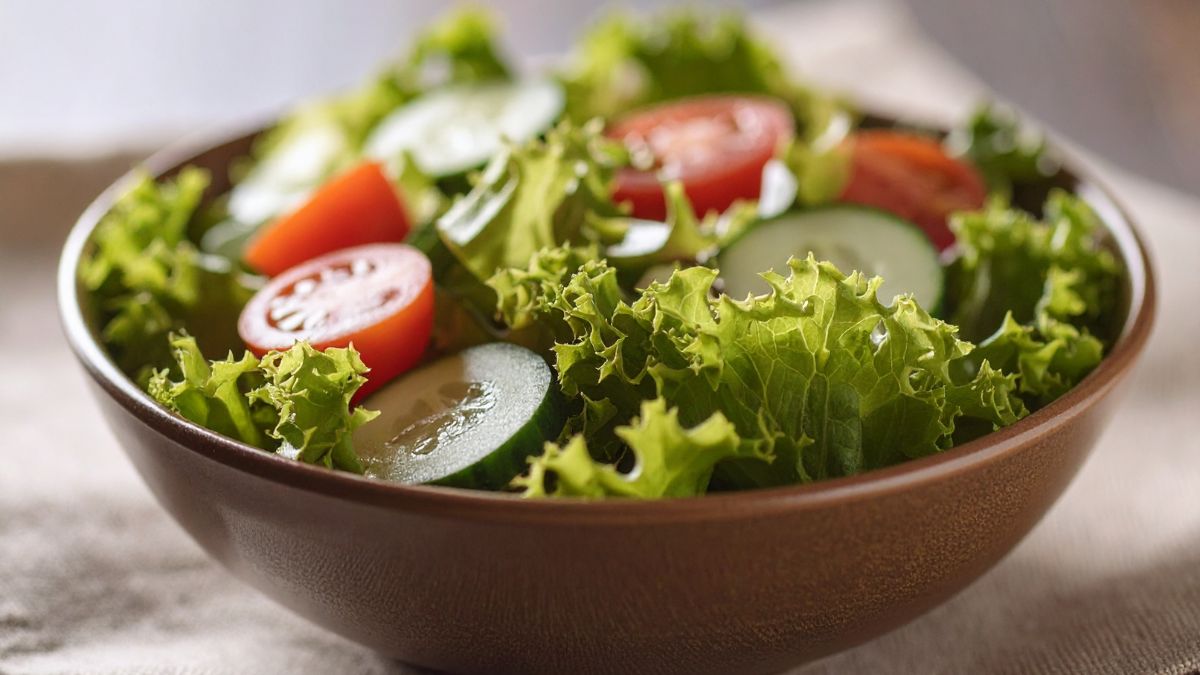 Here Is What You Should Actually Know About Which Salad Greens Pack the Most Nutrients