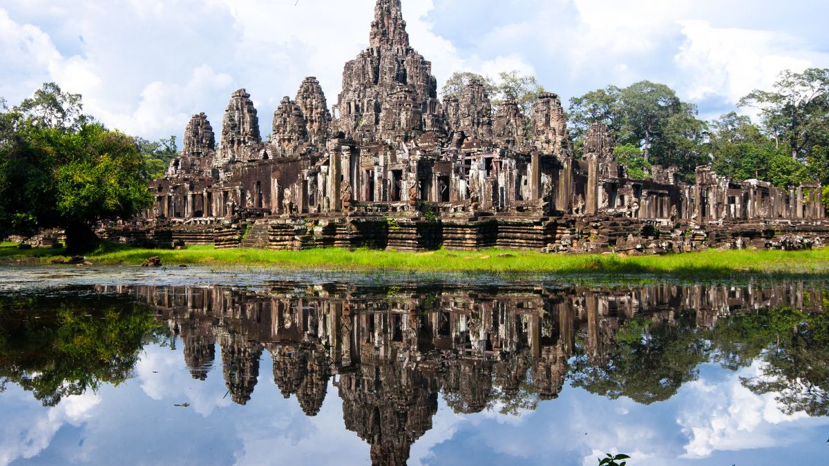 25 Beautiful Cities That Locals Strongly Advise You to Avoid