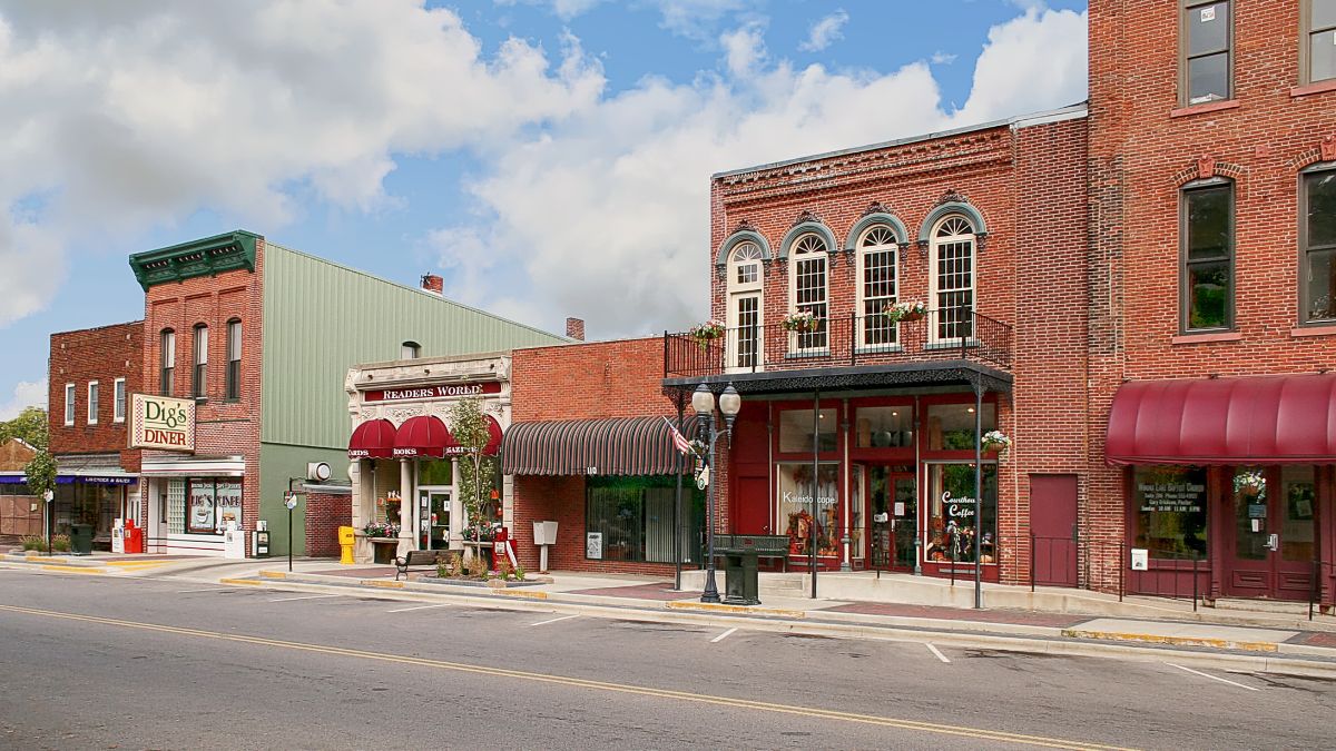 Things You Should Know Before Moving to a Small Town