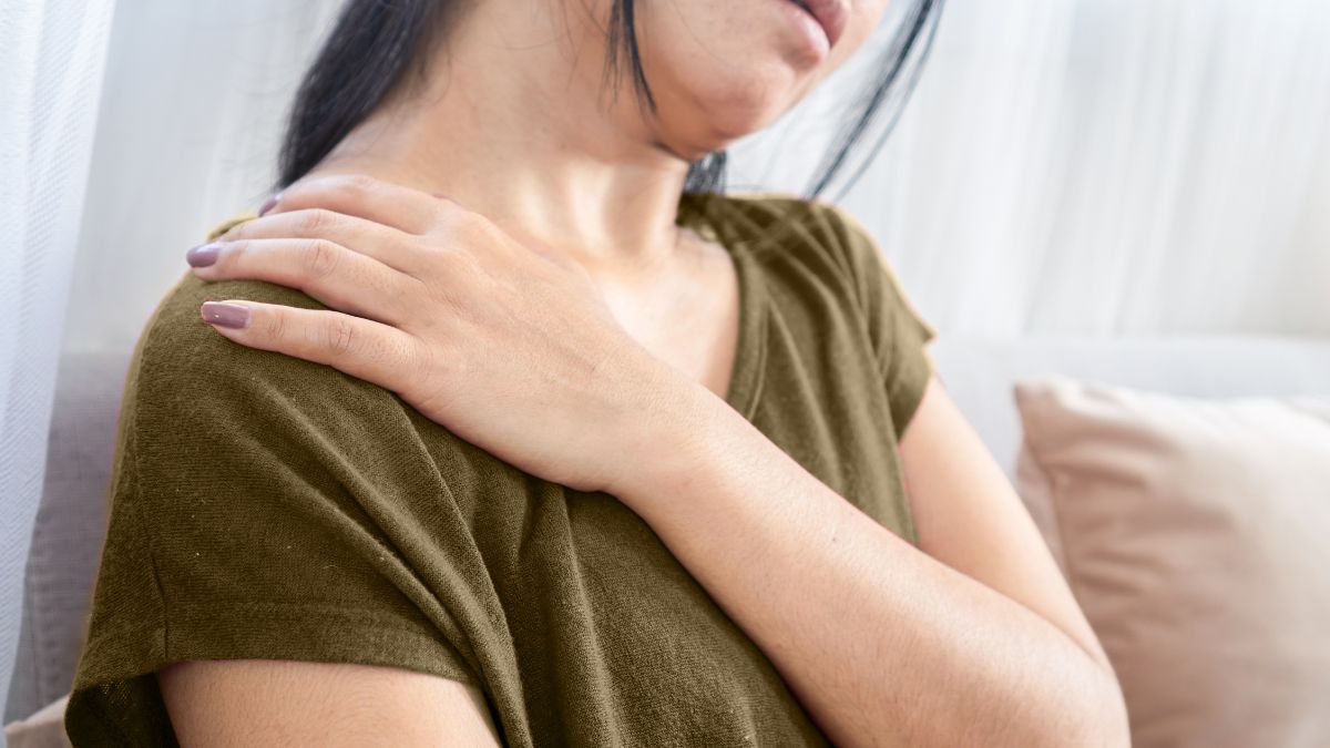 Waking Up With a Stiff Neck? Doctors Explain the Causes and How to Prevent It