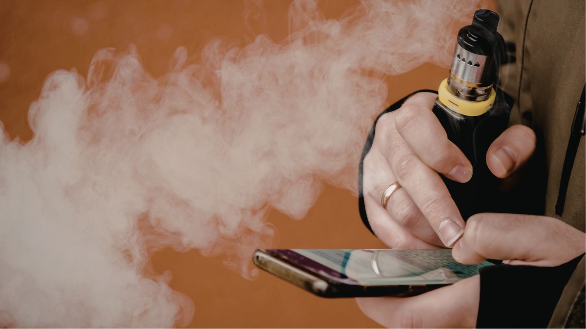 A Doctor Is Warning Young Vapers Under 25 About a Terrifying Side Effect Called “Vape Brain”