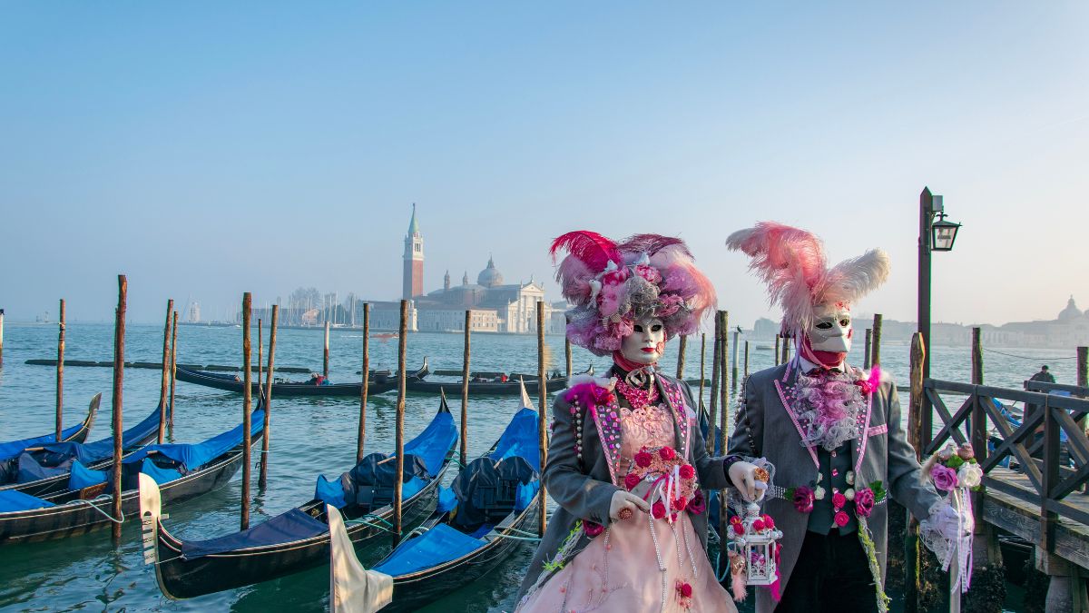 The Absolute Worst Time to Travel to These 10 Famous Cities