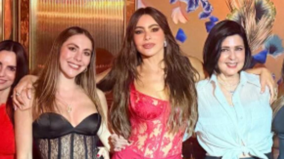 Sofia Vergara’s Red Corset Dress Is the Ultimate Dinner-Date Showstopper at 53