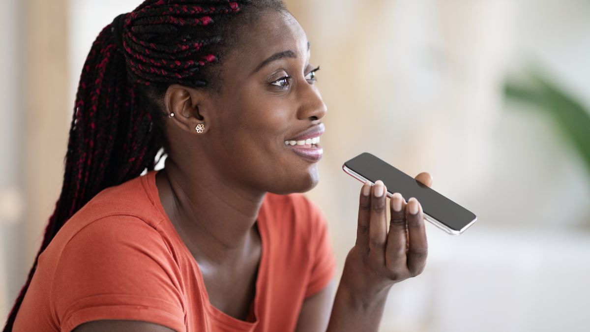 These Are the Zodiac Signs That Will Send You a 10-Minute Voice Message