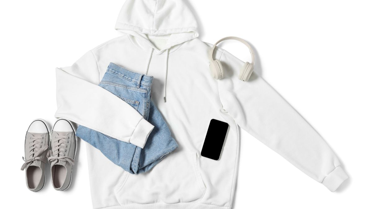 Embarrassing Things People Wear to Open Houses That Insult the Sellers