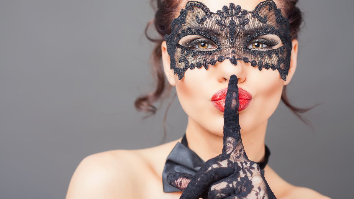 A Woman Who Attended an Adults-Only Party Revealed the 2 Key Rules Everyone Follows: “It Was a Liberating Experience”