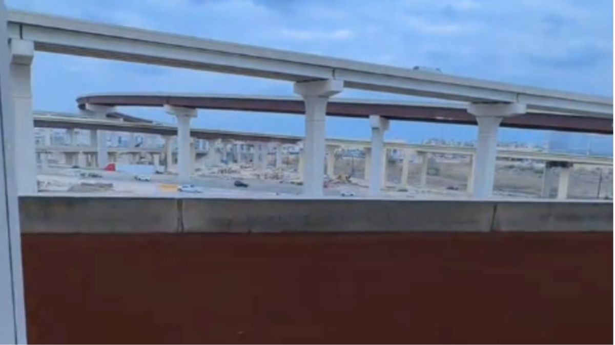 He Booked a Balcony Room for Valentine’s Day and the View Left Millions in Stitches