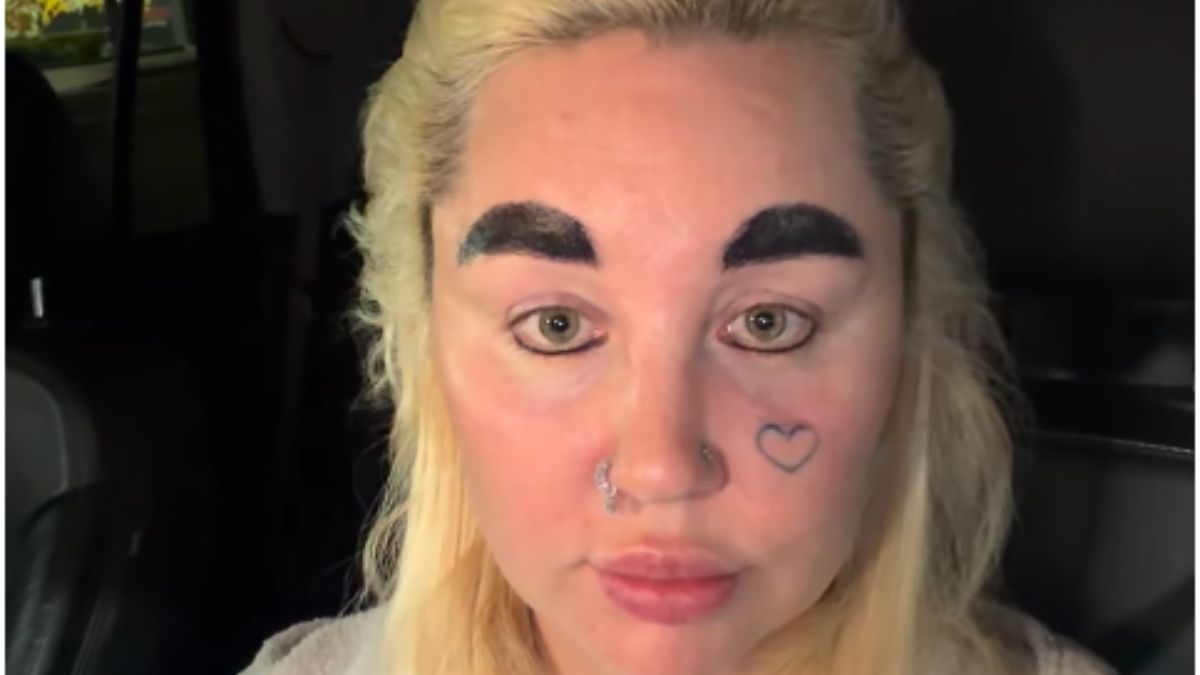 Amanda Bynes’ Bra Top Look Is The Bold Minimalist Trend To Try At 39