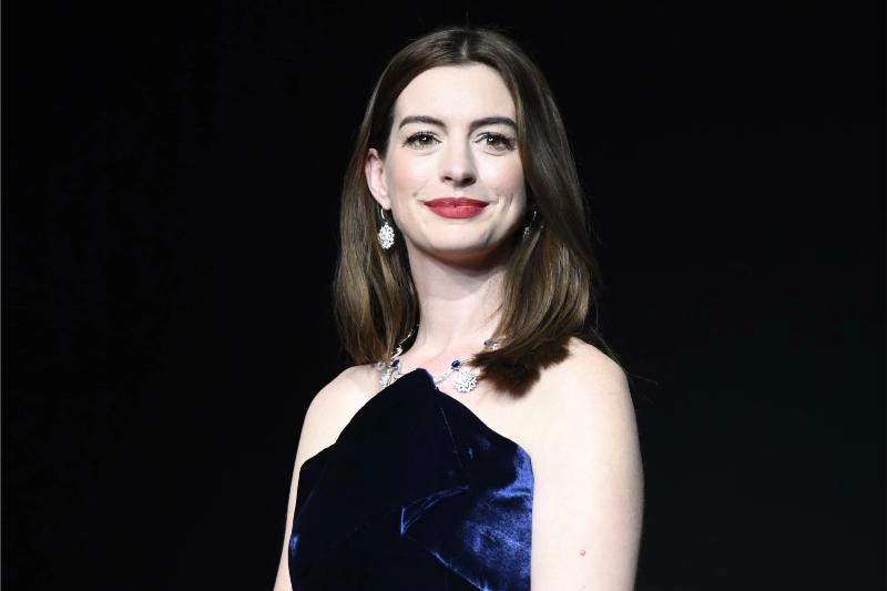 Anne Hathaway’s Floral Valentino Gown at the Oscars 2026 Is the Must‑Try Red Carpet Moment for Spring Style