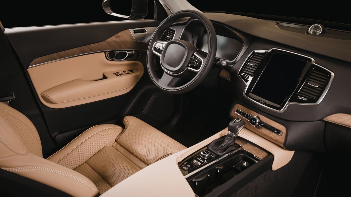 Embarrassing Things People Leave in Their Cars That Mechanics Always Laugh At