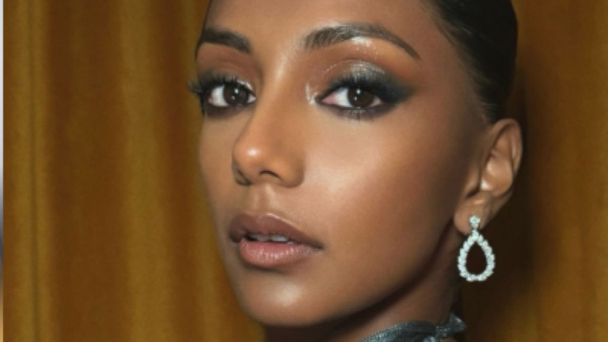 Charithra Chandran’s Figure-Defining Ensemble Is Premiere-Perfect Style to Copy