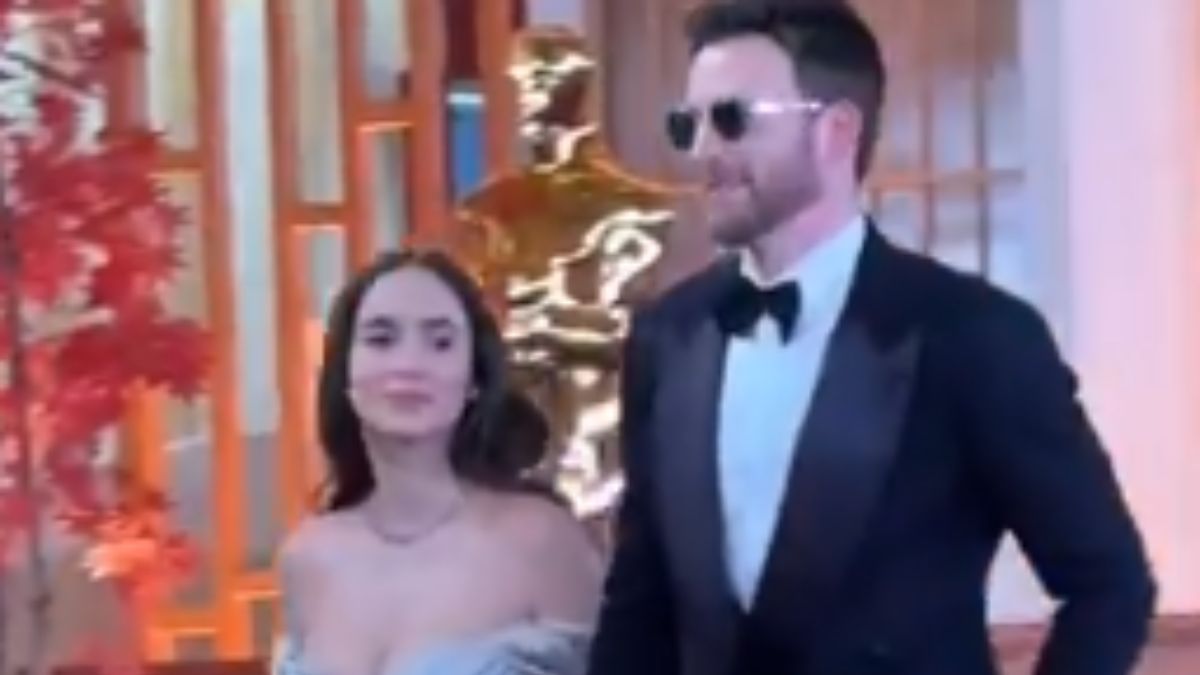 Chris Evans’ 44-Year-Old Giorgio Armani Tuxedo Is The Ultimate Timeless Black-Tie Blueprint