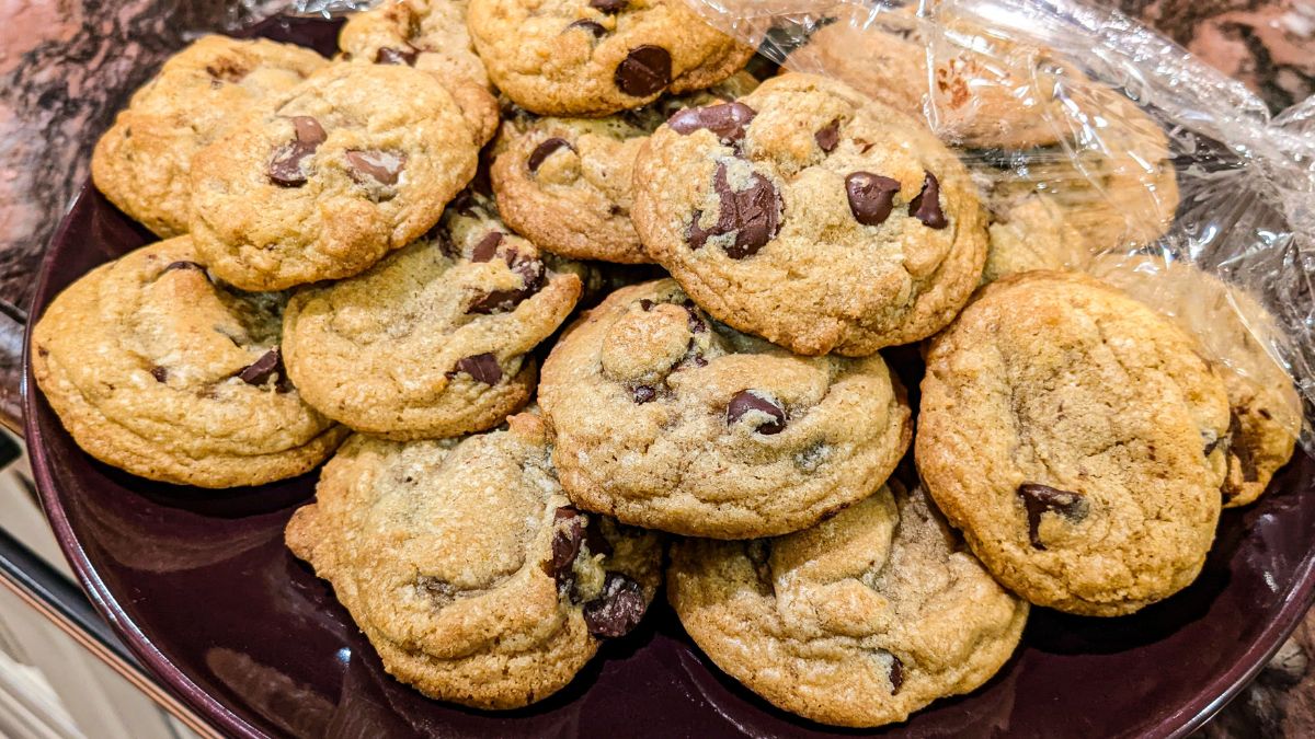 Employee Leaves Cookies in Office Fridge and Gets a Surprising Note