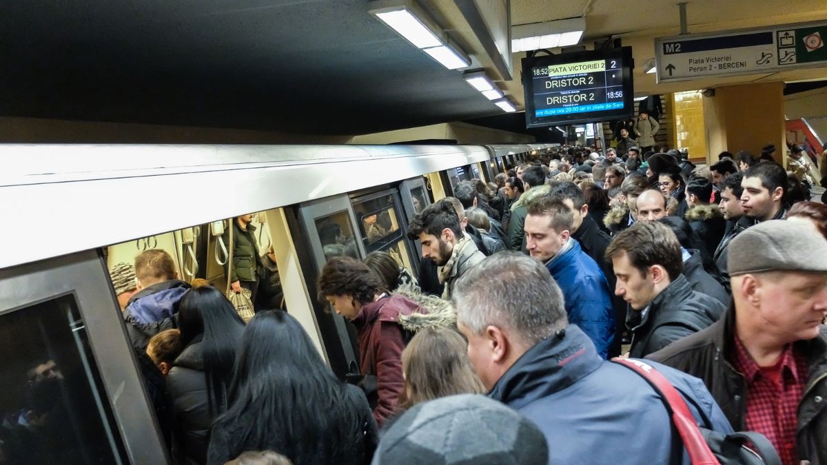 Disappointed Pregnant Woman Shares How No One Offered Her a Seat on a Crowded Train
