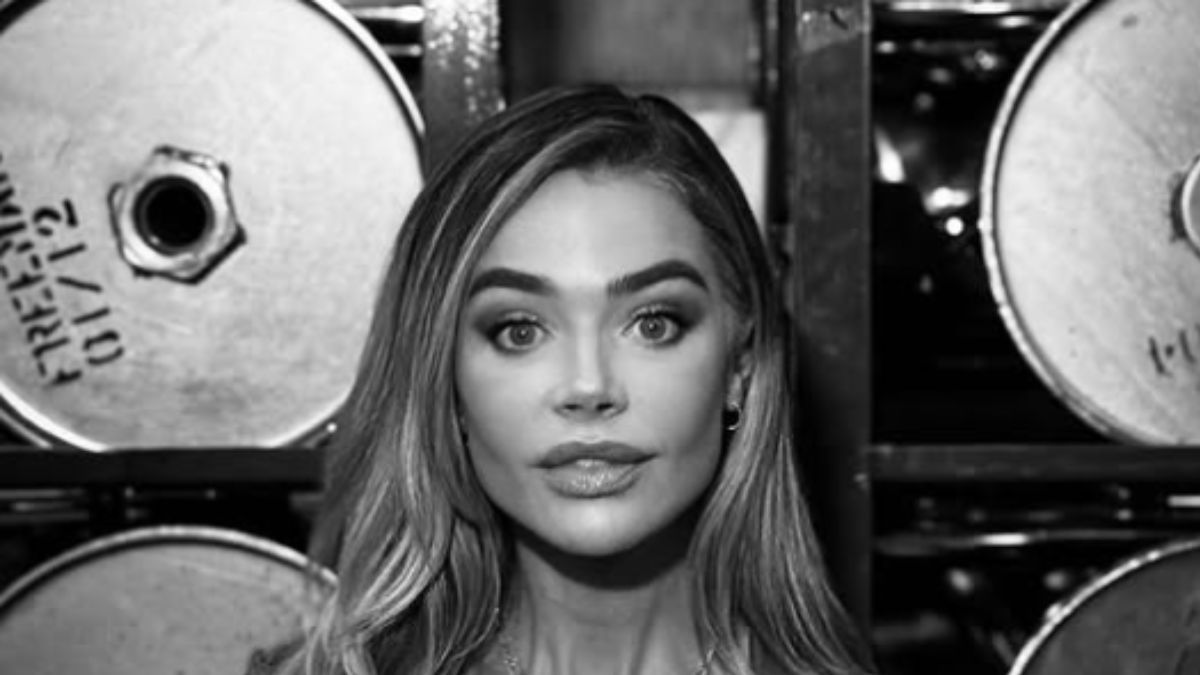 Denise Richards Shares Her Routine That Keeps Her Abs Looking Incredible at 55