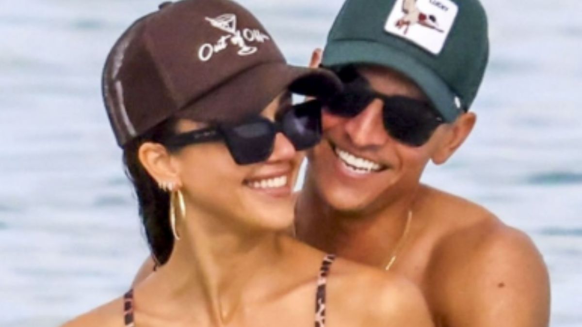 Jessica Alba’s Sunny Beach-Ready Bikini Is the Ultimate 44-Year-Old Summer Uniform