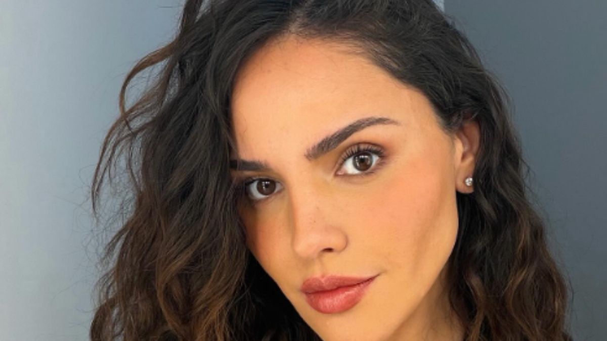 Eiza González’s Statement Black Plunge Gown Is Red Carpet Perfection