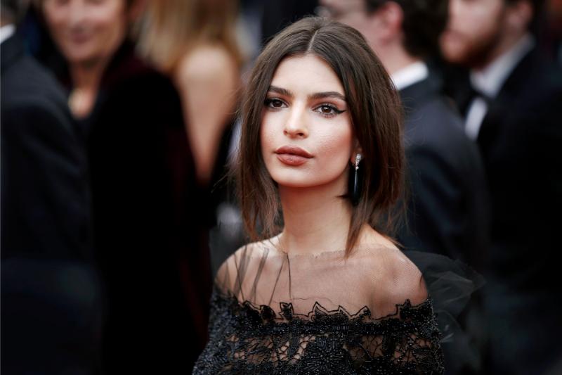 Emily Ratajkowski’s Backless Wine Velvet Gown Is The Ultimate ’90s-Inspired After-Dark Statement