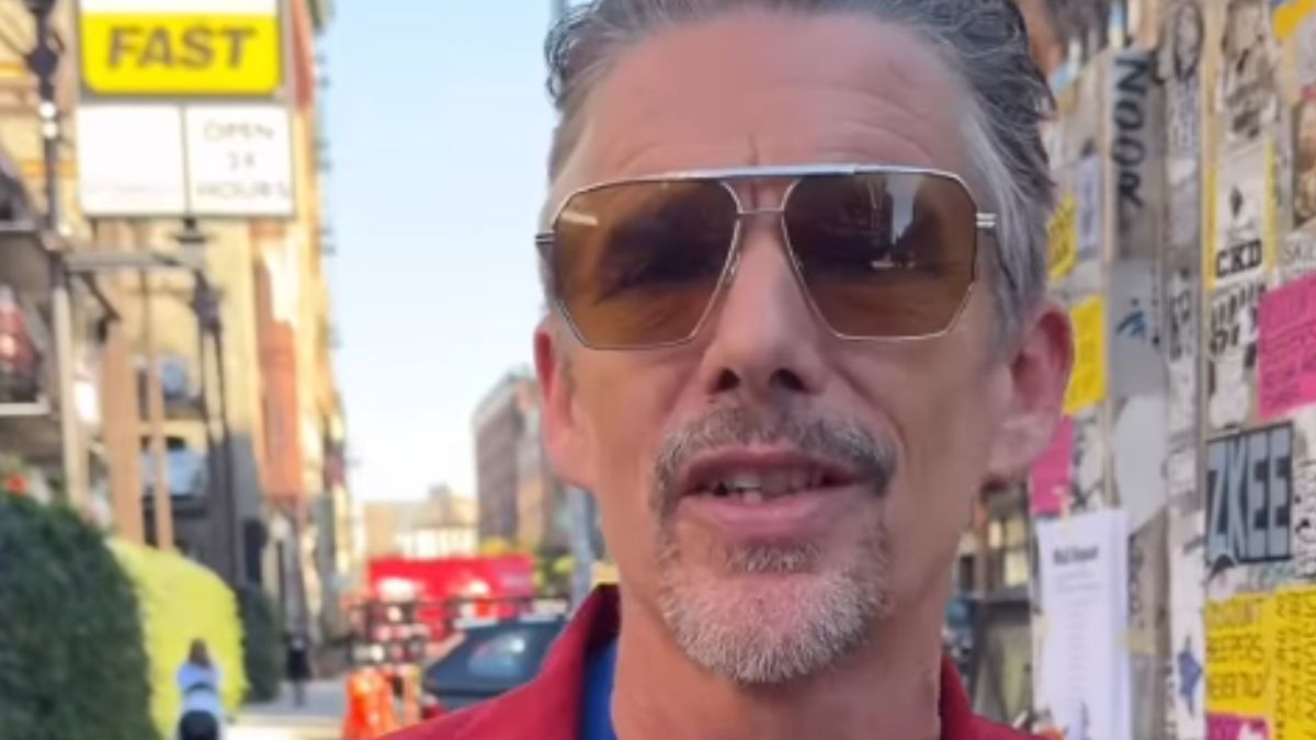 Ethan Hawke’s Dior Vest and Loose Shirt Combo Is the Anti-Tuxedo Move the Actor Awards Needed