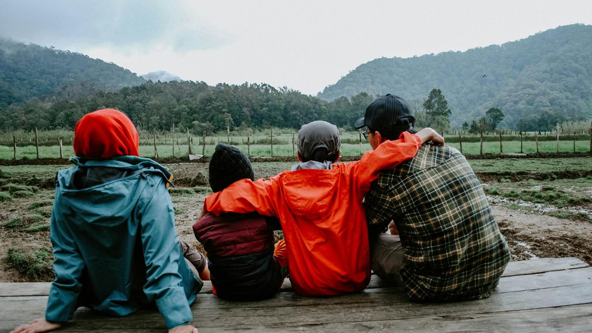 Return to the 90s New Parenting Trends Inspired by Nostalgia