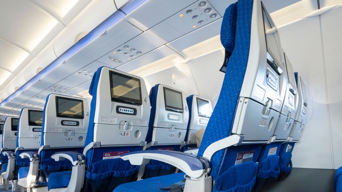 Woman Films Airplane Incident and Calls It: “The Worst Flight Ever”