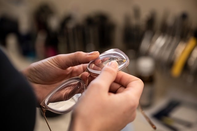 Optical Lenses Cleaning