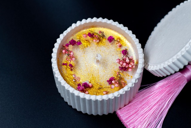 Benzyl Acetate Scented Candle