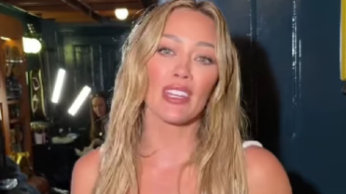 Hilary Duff’s Chic White Blouse On Jay Shetty’s Show Is A Wardrobe Must‑Try