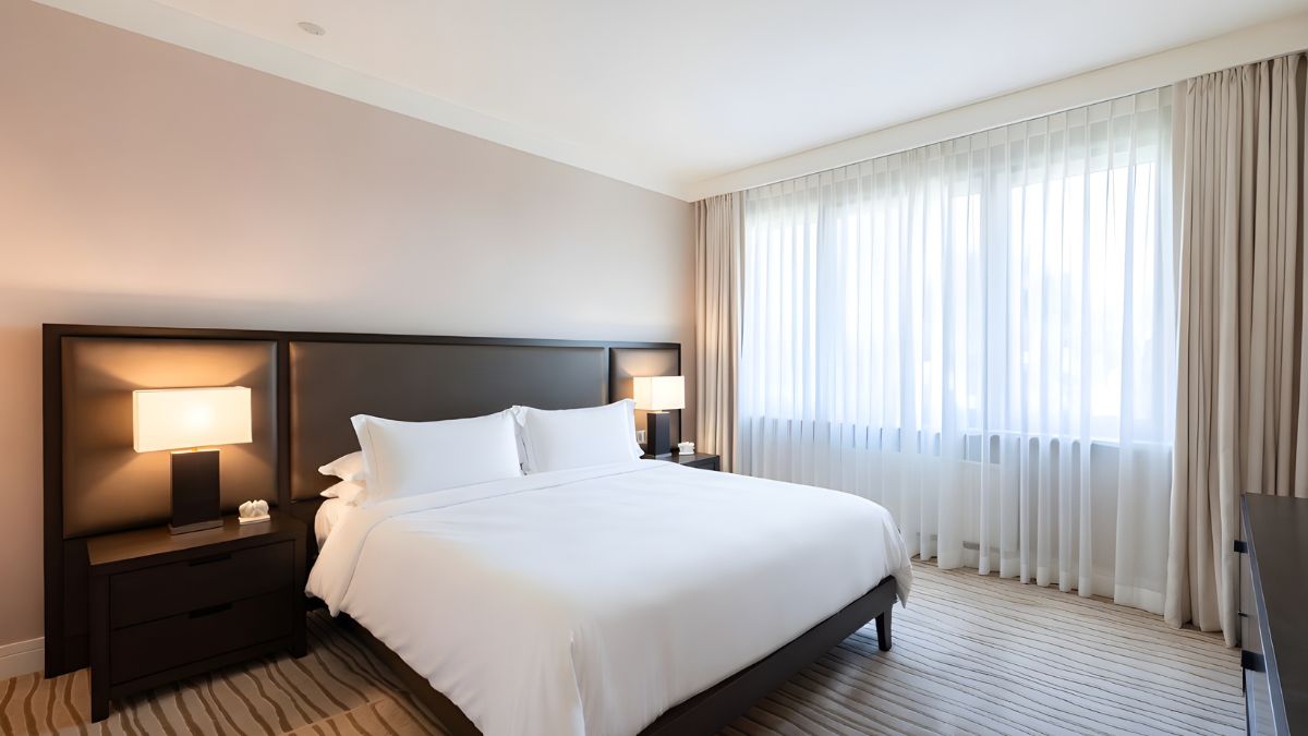 Subtle Signs Your Hotel Room Is in a Sketchy Part of Town