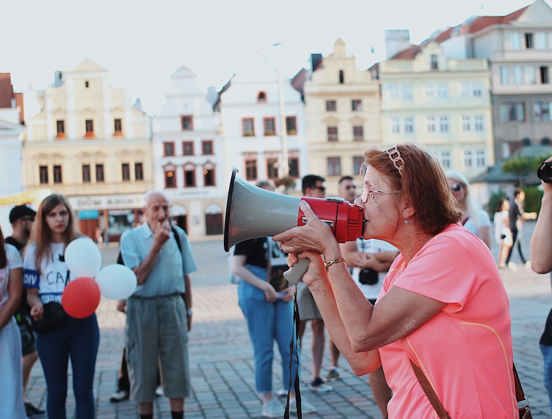 Creating Noise Tourists