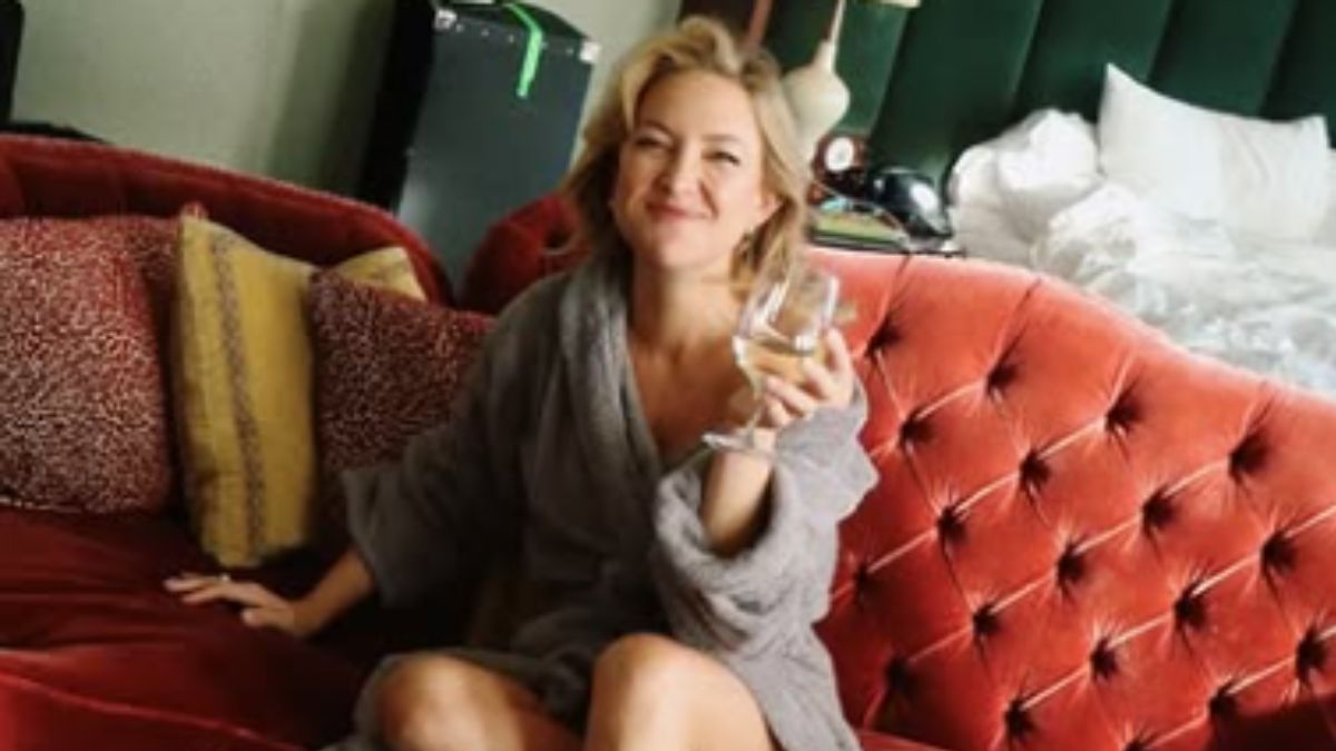 Kate Hudson’s Electric-Blue Bikini Is The Ultimate At-Home Summer Uniform At 46