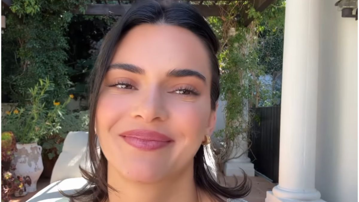 Kendall Jenner and Cindy Crawford’s Shared Archival Dress Is the Ultimate Timeless Style Test