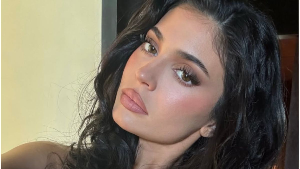 Kylie Jenner’s Jessica Rabbit–Inspired Red Gown Is Ultimate Old Hollywood Glam