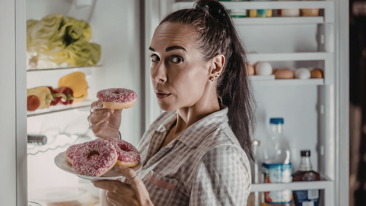 Here Is When Scientists Say You Should Stop Eating Before Bed